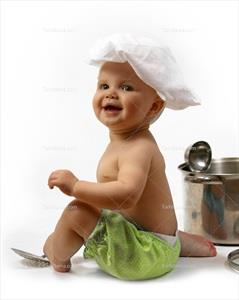 تصویر با کیفیت کودک سرآشپز
